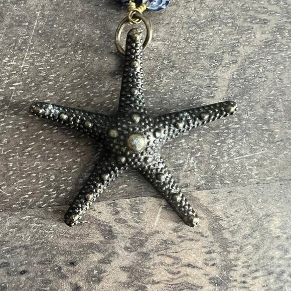 Textured starfish blue beaded station pendant necklace on god tone chain - Picture 3 of 7